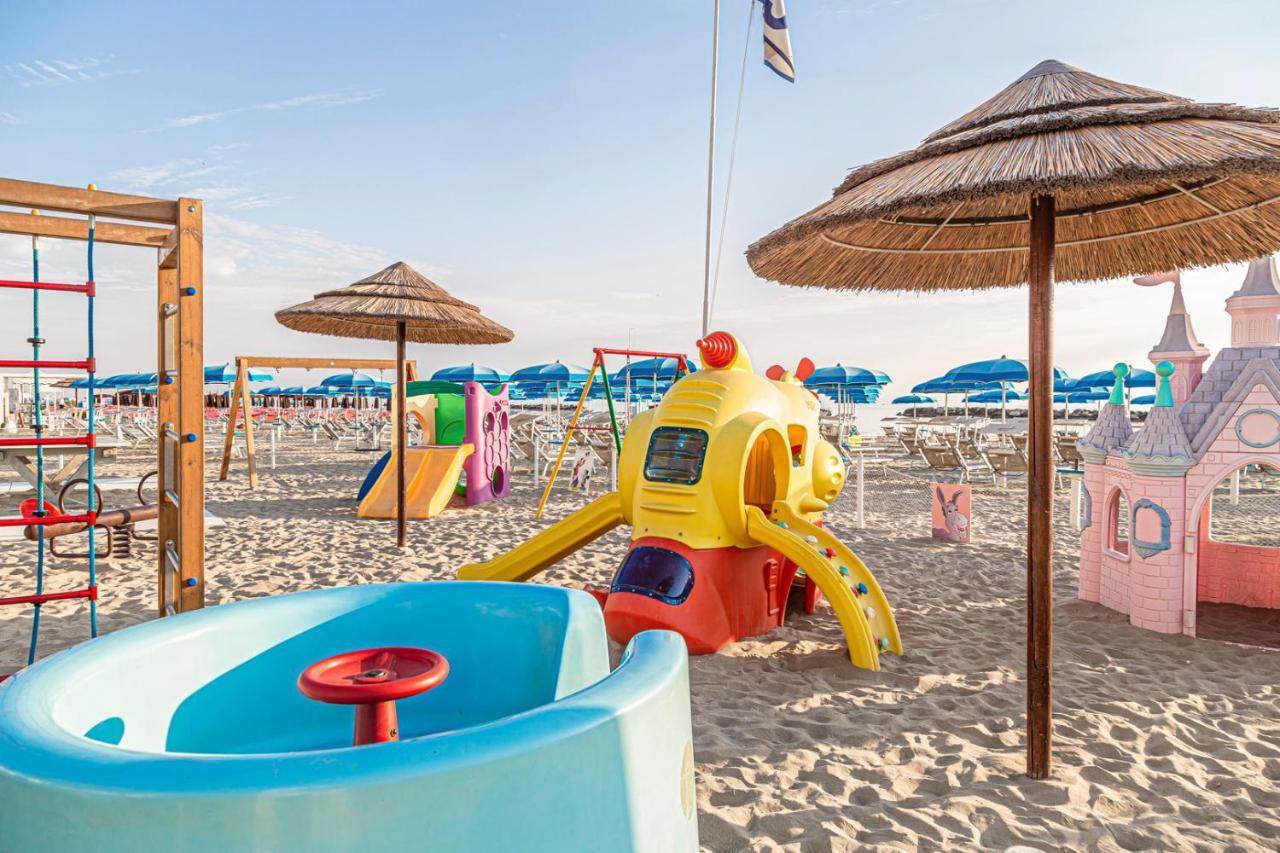 Evo Boutique Hotel & Spa Bellaria-Igea Marina Bagian luar foto